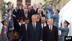 Президент Чеської Республіки Мілош Земан та новопризначений прем’єр-міністр Їржі Руснок, Прага, 10 липня 2013 року
