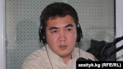 Нурбек Эген в гостях у "Азаттыка". Бишкек. 25 августа 2010 г.