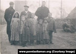 Павел Зальцман (слева), Памир, декабрь 1938 года
