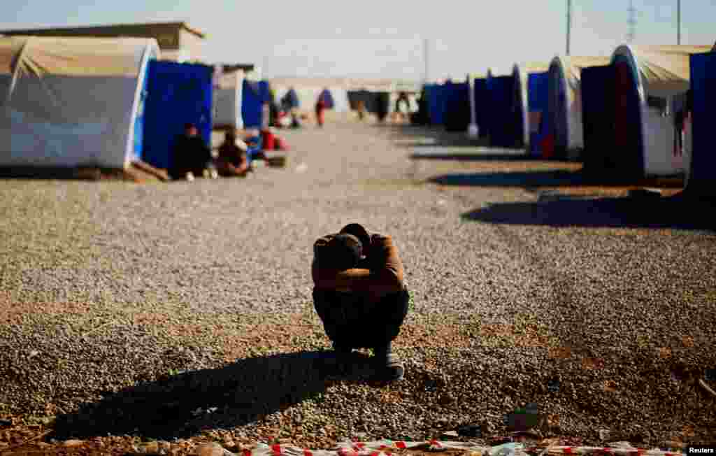 A displaced Iraqi man who fled the Islamic State stronghold of Mosul rests at Khazer camp. (Reuters/Muhammad Salem)