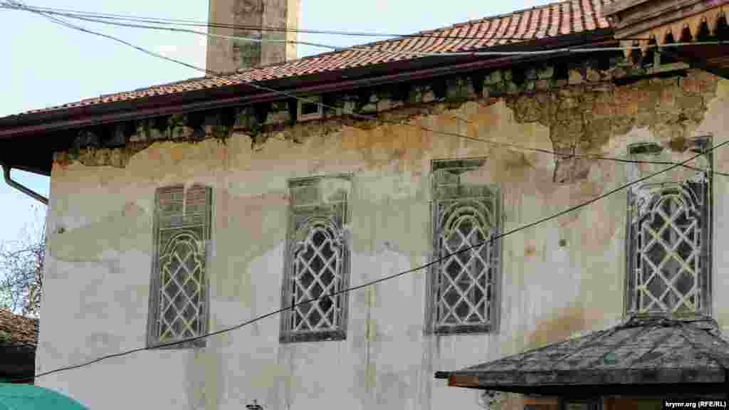 Han cami yerleşken bina korpusı acele tamir etilmeli