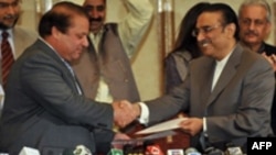 Pakıstan -- Asif Ali Zardari (U) belän elekke premyer Nawaz Şärif (S) koalisiä turında kileşte, 09Mart2008