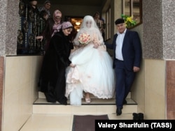 There have been reports of some Chechen LBT women being married off by their parents as quickly as possible. (illustrative photo)