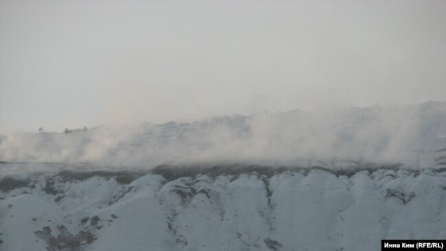 ...но на самом деле это дымящиеся угольные отвалы