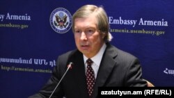 Armenia -- James Warlick, the American Co-Chair of the OSCE Minsk Group, at a press conference in Yerevan, 25Oct 2016