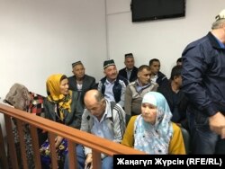 Приехавшие на судебный процесс из Узбекистана родственники погибших в автобусе. Актобе, 3 сентября 2018 года.