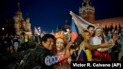 Святкування в Москві після сенсаційної перемоги над іспанцями, 1 липня 2018 року