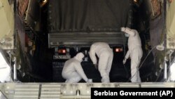 Русия товари цели камиони на военните самолети, с които изпраща хуманитарна помощ до редица страни