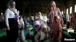 Majke, sestre i rođake žrtava, Potočari, Srebrenica, 10. jul 2016.