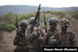 Vojnici specijalnih jedinica bugarske vojske na poligonu Crantča u Bugarskoj