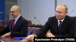 Владимир Путин подал необходимые документы в ЦИК, чтобы стать кандидатом в президенты России в 4-й раз