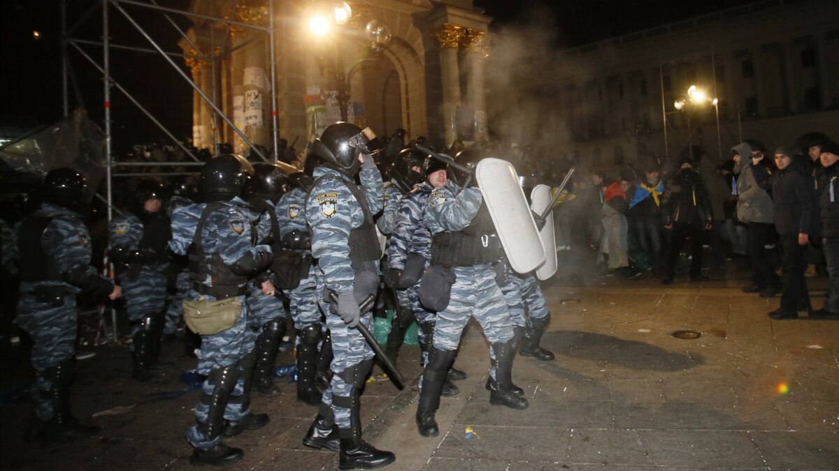 Против беркута. Против беркута. Майдан 2014 беркут кровь. Против беркута. Против беркута.