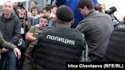 Moscow Police Disperse Anti-Kremlin Rally