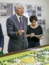 Данияр Үсөнов (Даниил Урицкий) ортодо. “Беларус улуттук биотехнология корпорациясындагы” иш-чара. 2018-жылдын 27-июлундагы сүрөт TUT.BY интернет басылмасына таандык.