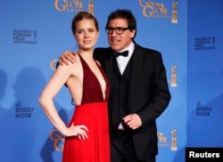 ABŞ - Rejissor David O. Russell və aktrisa Amy Adams "American Hustle" filminə görə artıq "Golden Globe" mükafatı alıblar, Kaliforniya, 12 yanvar 2014