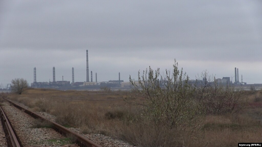 Завод «Крымский титан» на севере Крыма