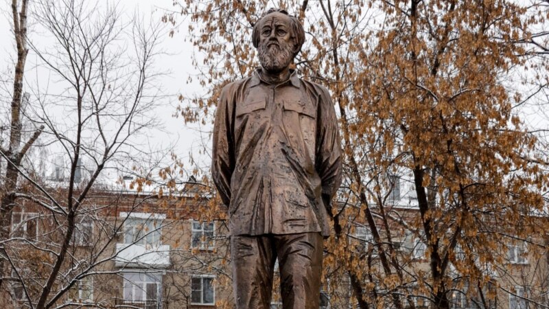 მოსკოვში გაიხსნა მწერალ ალექსანდრ სოლჟენიცინის ძეგლი