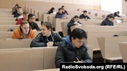 Абітурієнти вступали до українських навчальних закладів через освітні центри «Крим-Україна» і «Донбас-Україна»
