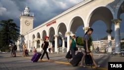 Вокзал в Симферополе, архивное фото 