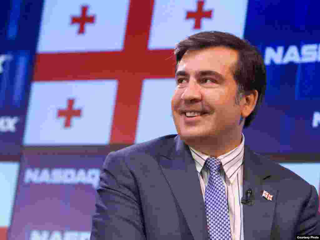 საქართველოს პრეზიდენტი მიხეილ სააკაშვილი - 21 სექტემბერს, ადგილობრივი დროით 16 საათზე, საქართველოს პრეზიდენტმა მიხეილ სააკაშვილმა ბოლო ზარის დარეკვით დაასრულა ვაჭრობა მსოფლიოს ერთ-ერთ უდიდეს საფონდო ბირჟაზე - NASDAQ-ზე. ნიუ იორკის ტაიმს სკვერზე გამართულ ამ ღონისძიებაზე მისასალმებელი სიტყვა წარმოთქვა NASDAQ-OMX-ჯგუფის აღმასრულებელმა ვიცე-პრეზიდენტმა ედვარდ ნაიტმა.