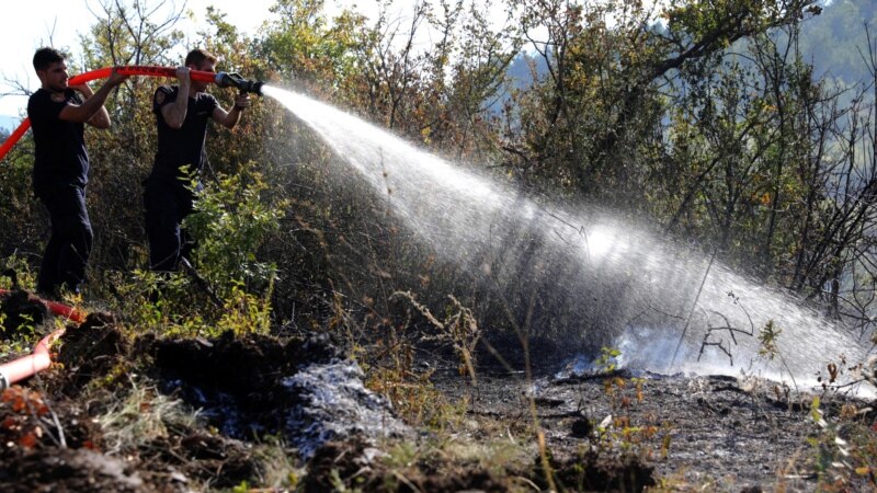 ЦУК: Пожари во атарите на села во Велес, Прилеп и Тетово