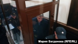 Экс-глава МЧС по Кемеровской области Александр Мамонтов в зале суда 