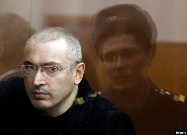 Михаил Ходорковский в московском суде, апрель 2010 года