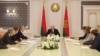 Лукашенко увидел коронавирус. Но масок в Беларуси не прибавилось
