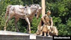 Monument din Odesa dedicat lui Anton Holovati (1744 – 1797), comandant al flotilei cazacilor de la Marea Neagră