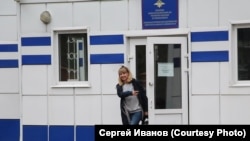 Ксения Фадеева выходит из спецприемника (архивное фото)