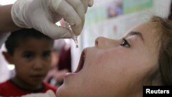 التقليح ضد مرض شلل الاطفال