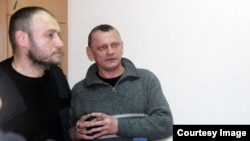 Николай Карпюк и Станислав Клых в суде 