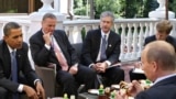 Президент США Барак Обама и премьер-министр России Владимир Путин за чаем в Ново-Огарево, 7 июля 2009 года