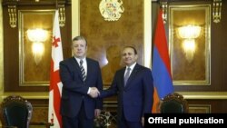 Премьер-министры Армении и Грузии Овик Абрамян (справа) и Георгий Квирилашвили, Ереван, 5 сентября 2016 г. 
