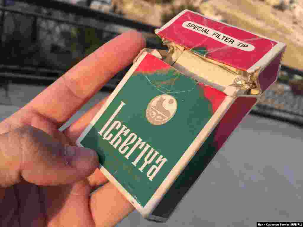 Чеченцы бережно хранят даже пачки от сигарет под названием "Ичкерия"