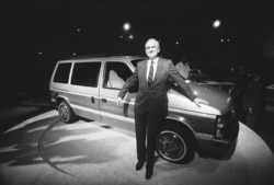 لی آیاکوکا، یکی از بزرگ‌ترین مردان تاریخ صنعت خودروسازی جهان تابستان امسال در سن ۹۴ سالگی درگذشت. او بود که شرکت‌های فورد و کرایسلر را دوباره احیا کرد.