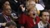 Ангела Меркель на стадионе в Кейптауне радуется победе немецкой сборной