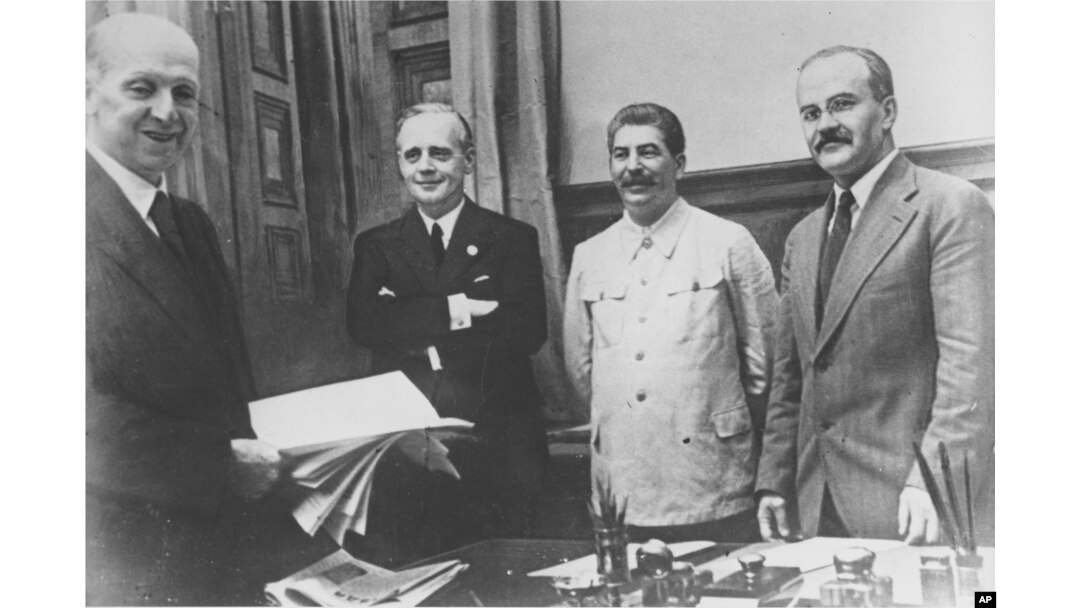 (Left to right:) German diplomat Friedrich Gaus, German Foreign Minister Joachim von Ribbentrop, Sovet leader Joseph Stalin, and Soviet Foreign Minister Vyacheslav Molotov in the Kremlin on August 23, 1939.