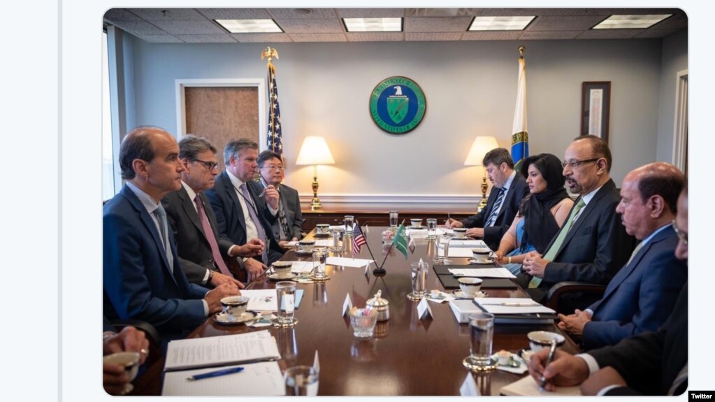 خالد الفالح و هیات عربستانی با ریک پری در واشینگتن دیدار کردند.