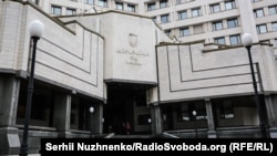 Наміром не допустити «узурпації влади» в партії «Європейська солідарність» пояснили звернення до Конституційного суду України, в якому оскаржується указ президента Володимира Зеленського щодо суддів КСУ