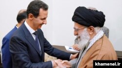  بشار اسد رئیس جمهور سوریه در حال دیدار با علی خامنه ای رهبر ارشد ایران در تهران 