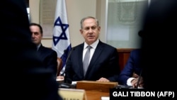 نتانیاهو گفت با راهکار دو دولتی مخالف است هر چند که منضم کردن کرانه باختری با نزدیک به دو میلیون فلسطینی آن را نیز نمی‌پسندد.