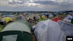 Migrantët në kufirin Greqi-Maqedoni