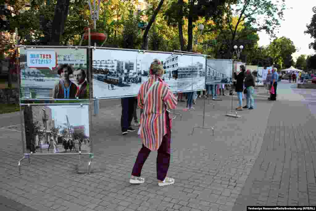 Виставка запорізьких істориків, що полюють на родинні фотоальбоми в рамках проєкту &laquo;Яка твоя історія?&raquo;, на фестивалі &laquo;Toloka&raquo;