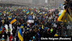 Илустративна фотографија/канадски граѓани учествуваат во антивоен протест поради руската воена инвазија во Украина, 27 февруари 2022 