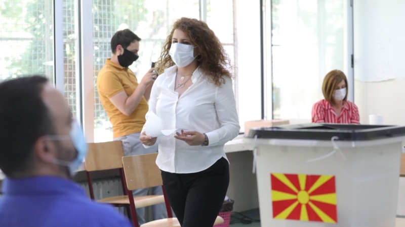 Në Maqedoninë e Veriut votojnë të infektuarit me COVID-19 dhe personat në izolim