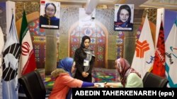 فدراسیون ایران از بهمن ۱۳۹۵ و به دلیل میزبانی رقابت‌های زنان جهان در تهران به فیده بدهکار بود.