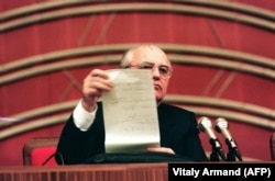 سخنرانی گورباچف در دومین روز از کنگره نمایندگان خلق در ۱۸ دسامبر ۱۹۹۰