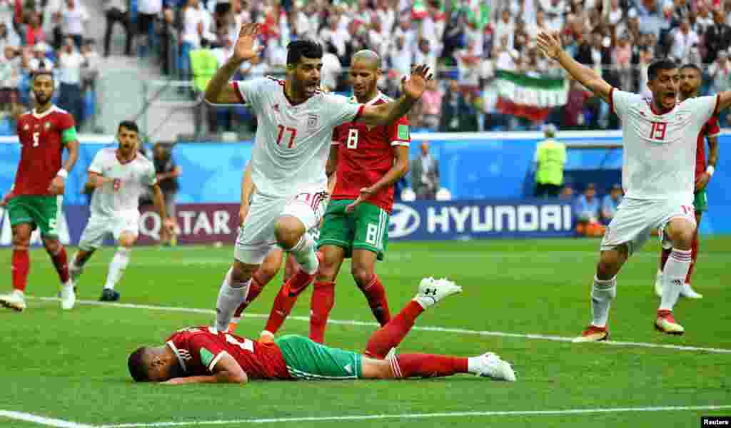 شادی بازیکنان ایران پس از گل به خودی مراکش