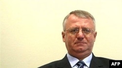 Netherlands -- Vojislav Seselj at the UN war crimes tribunal in The Hague, 26Feb2003